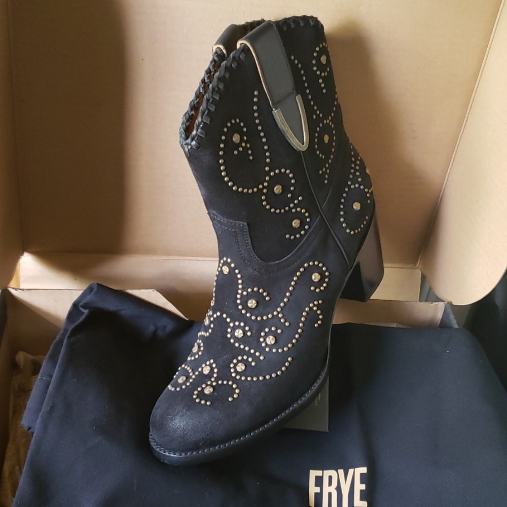 Frye VICTORIA Luxe Studs Italian Suede Leather Boots NEW Black Women's 9.5 ๐HP - Picture 11 of 13